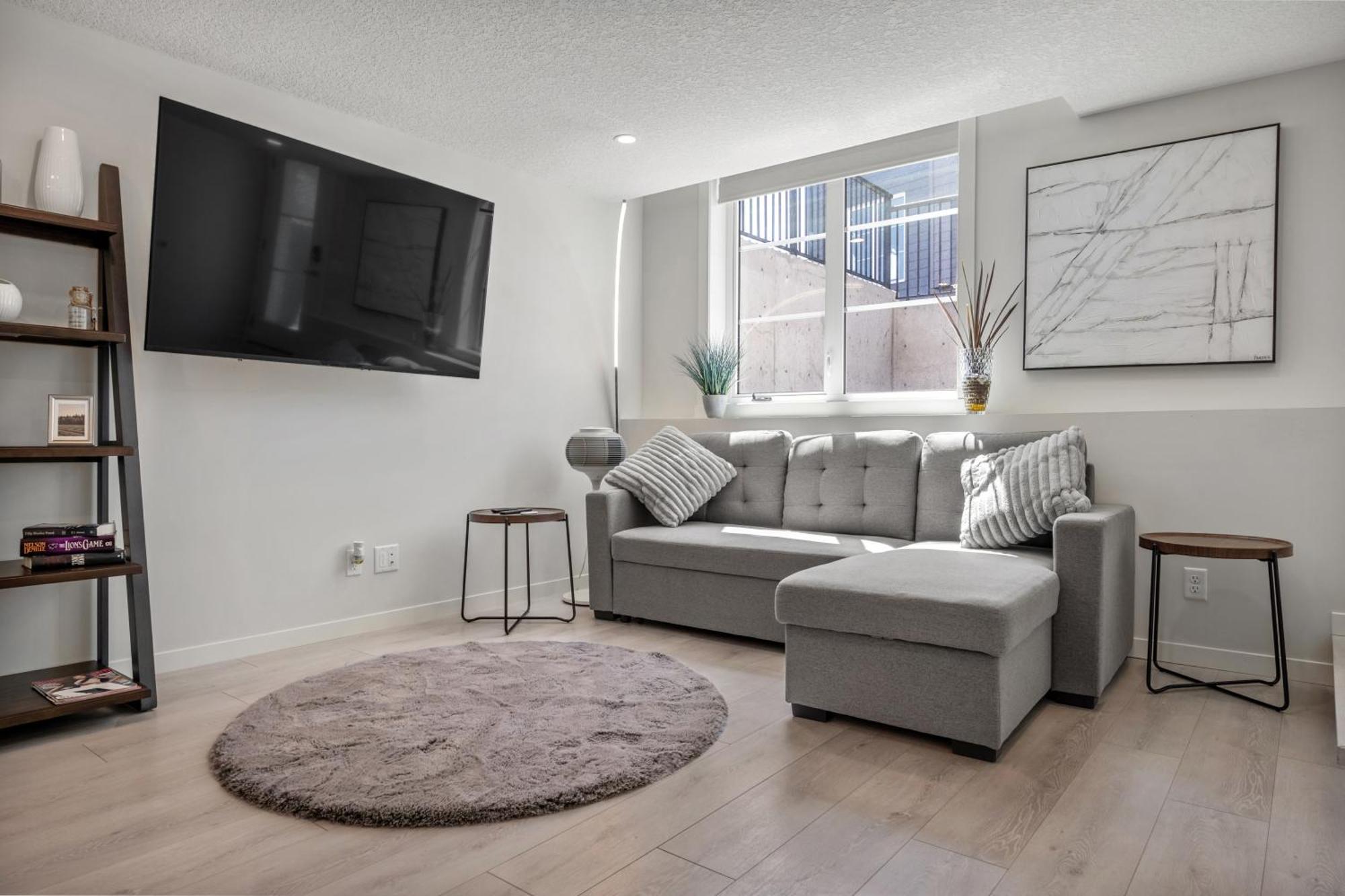Апартаменти Cozy Rockland Park Unit+Parking Калґарі Екстер'єр фото