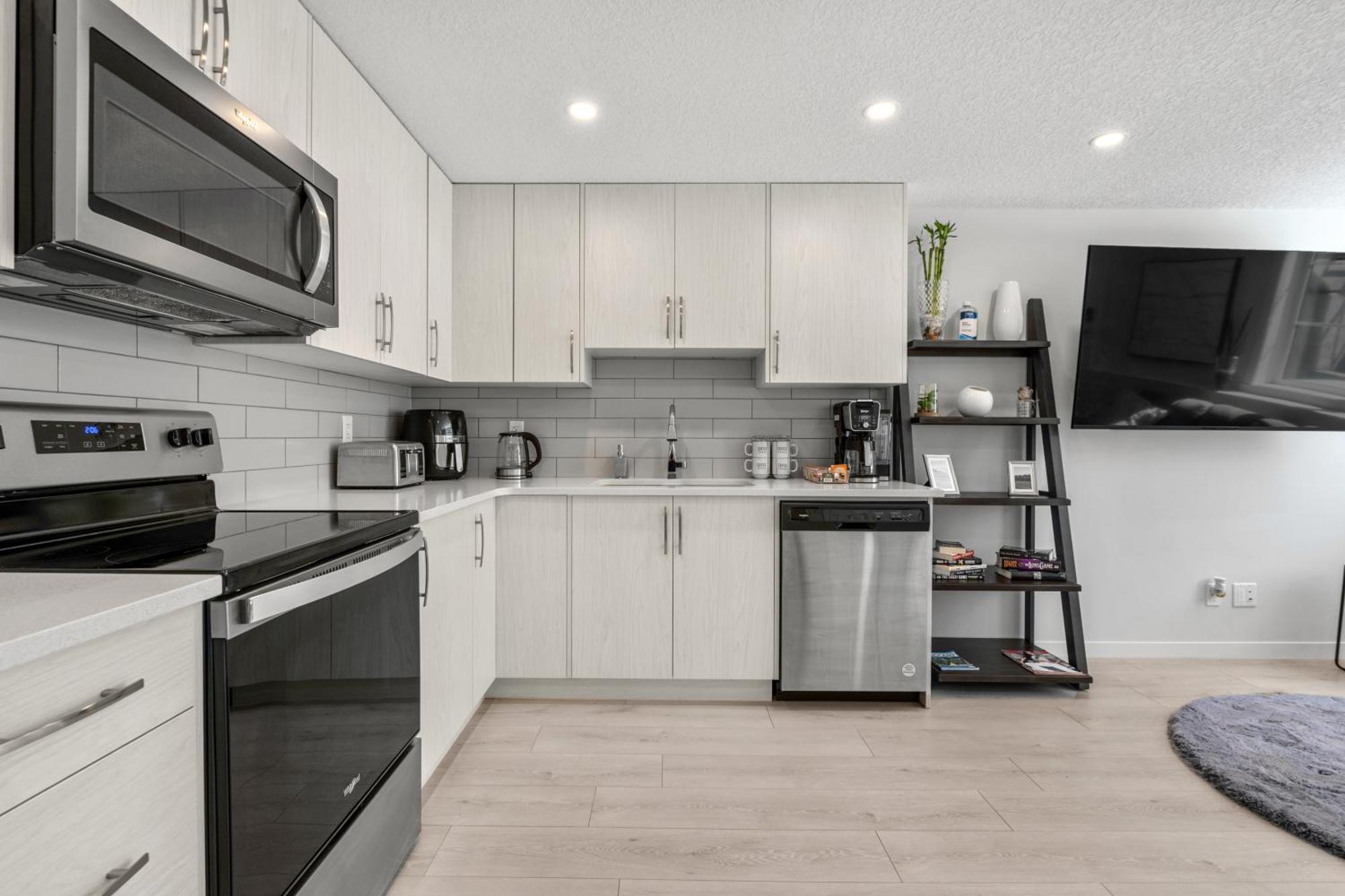 Апартаменти Cozy Rockland Park Unit+Parking Калґарі Екстер'єр фото