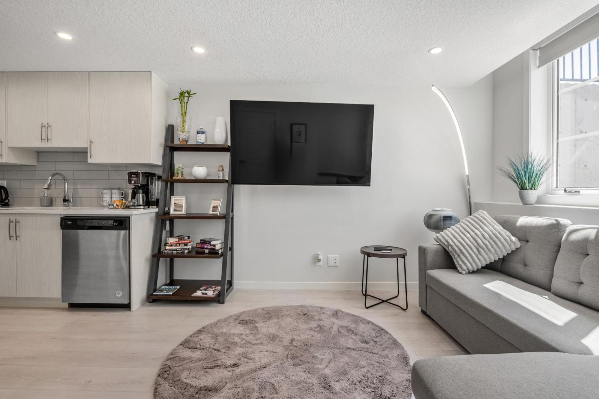 Апартаменти Cozy Rockland Park Unit+Parking Калґарі Екстер'єр фото