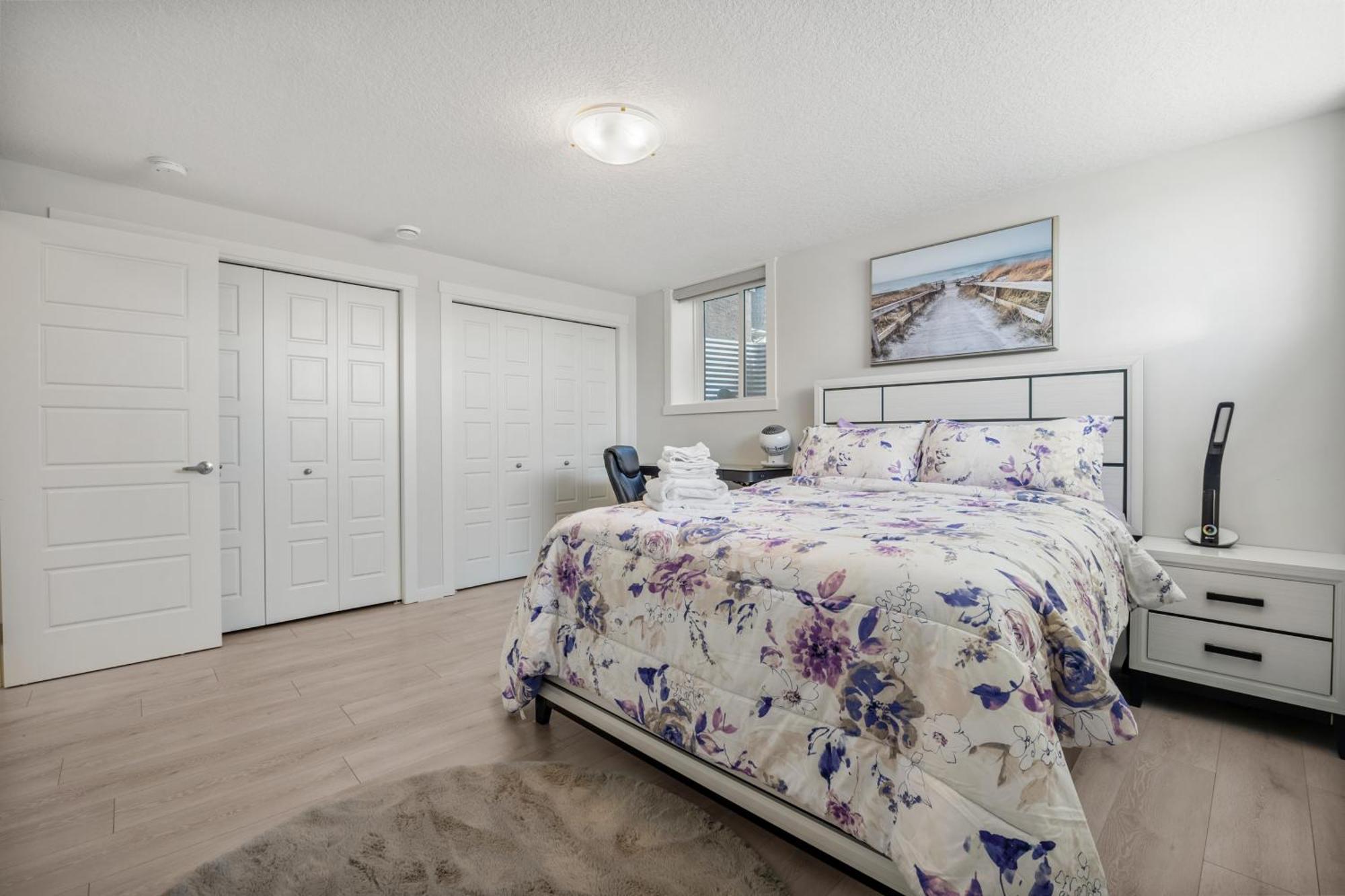 Апартаменти Cozy Rockland Park Unit+Parking Калґарі Екстер'єр фото